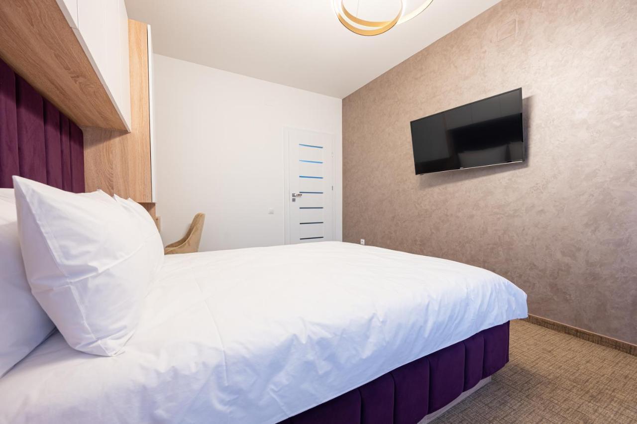 Klia Hotel Sanmartin Bagian luar foto