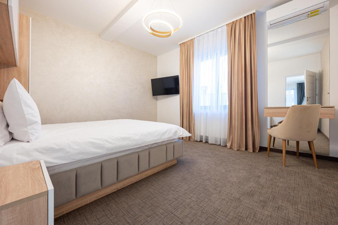 Klia Hotel Sanmartin Bagian luar foto
